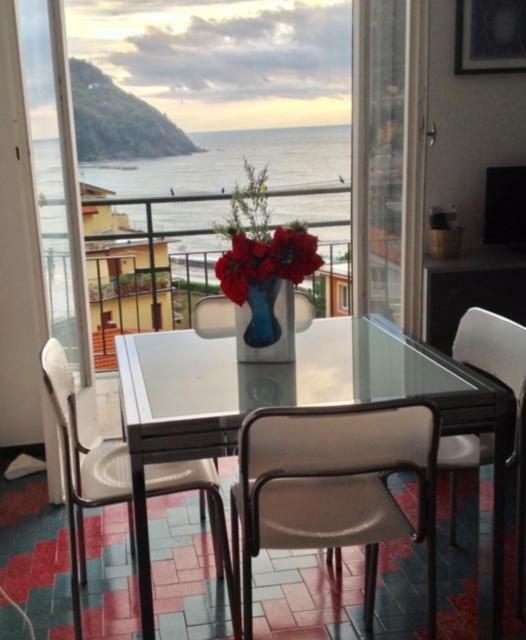 Chloe Apartment Леванто Екстериор снимка